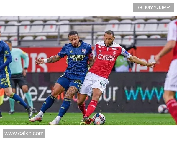 足球包抄战术解析与应用技巧探讨助力球队提升进攻效率